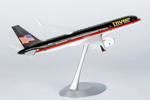 NG Models 1:200 Donald Trump Force One Boeing 757-200 N757AF (42037) - Picture 9 of 13