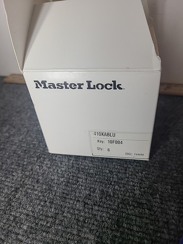 NUOVO lotto di 5 Masterlock 410KABLU con chiave uguale 10F004 blocco/tagout - Foto 4 di 5