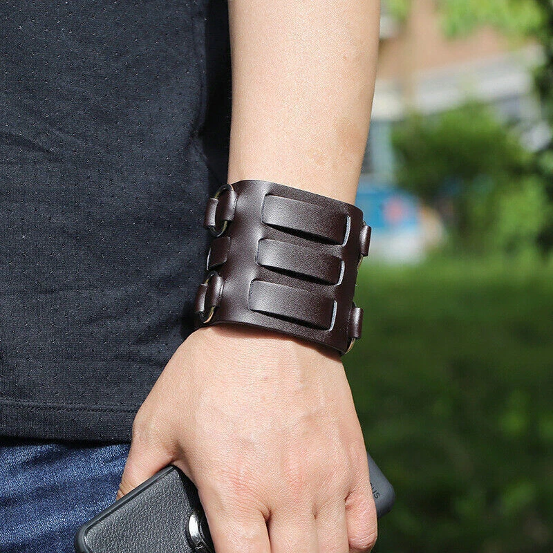 Lo último Para Hombres Motociclista Cuero Tachonado Correa Ancha Hebilla Cierre Foto 2 de 4