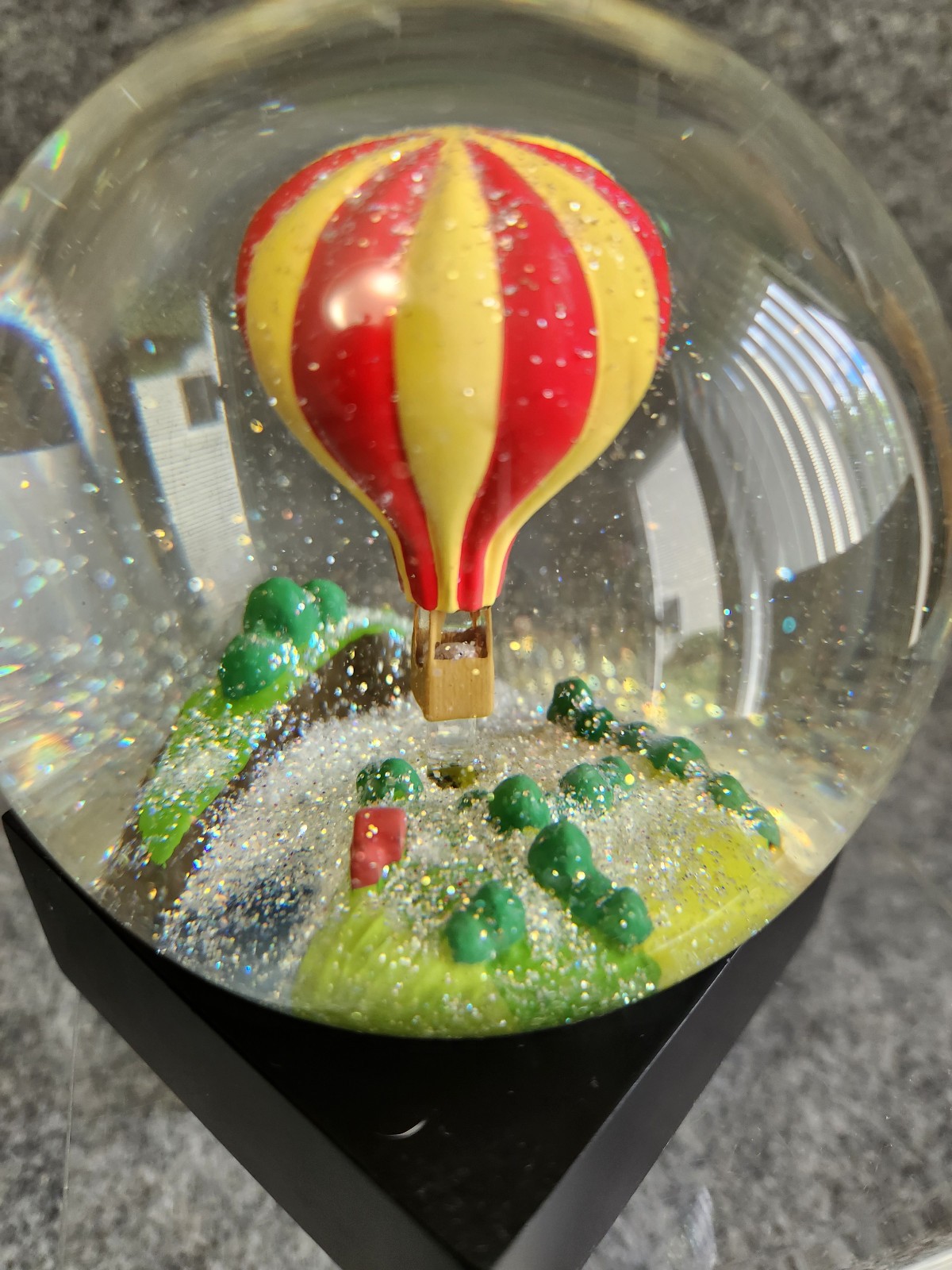 Hot Air Balloon Snow Globe by CoolSnowGlobes - 4-1/2" Tall - Ex Cond.