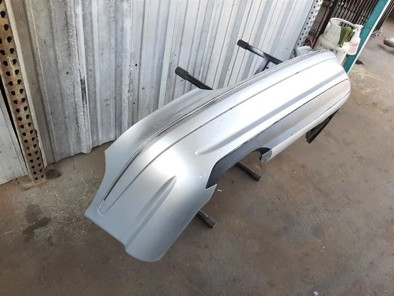 Mercedes 209 CLK550 Rear Bumper AMG Sport Type 2098855725 Foto 3 de 4