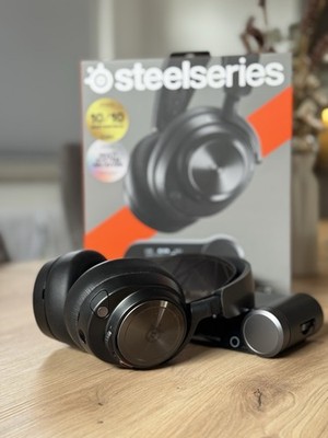 SteelSeries Arctis Nova Pro Wireless Gaming Headset - Schwarz