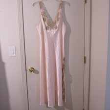 OSCAR De La RENTA Neiman Marcus Pink Satin Lace Trim Deep Slit Nightgown Size L
