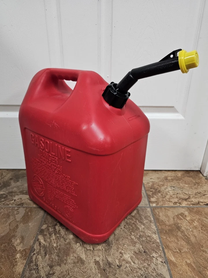Blitz Pre-Ban Self-Venting 5-Gallon Gas Can Model 50833 Made In USA OEM Parts! - Image 2 of 4