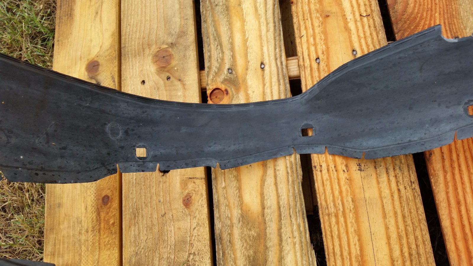 MERCEDES W202 C Class 95-00 Right Front Inner Fender Plastic Liner  