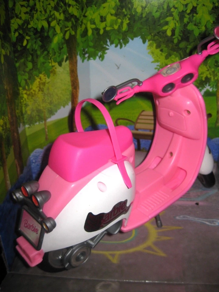 Muñeca Barbie Mattel 1997 Vintage ~ Rosa Brillante 🌸Vespa/Scooter 🛵 Foto 4 de 4
