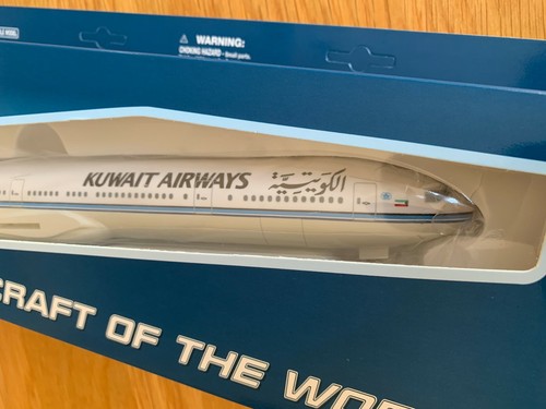 KUWAIT AIRWAYS Boeing 777-300ER LARGE SOLID MODEL & Landing Gear New 1/200 - Picture 6 of 12