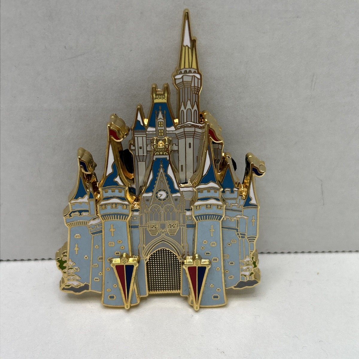 その他 Disney Castle Collection DisplayCase pin Disney Parks Cinderella Castle Collection Pin Limited