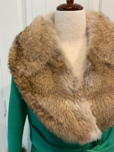VINTAGE NEIMAN MARCUS Kelly Green Wool/Fox Sleeves/Collar Coat. Lined. Gorgeous. - Picture 2 of 15