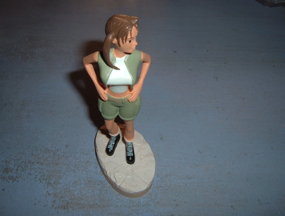 FIGURINE ATLAS NEUVE LARA CROFT TOMB RAIDER LA REVELATION FINALE - CAMBODGE - Photo 1/1