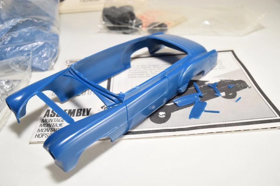 A42 1:25 MATCHBOX AMT PK-4111 '51 CHEVY CHEVROLET BELAIR CONVERTIBILE IN BUON... - Immagine 2 di 4