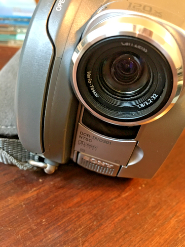 Sony Handycam DCR-DVD301 Complete w box & Manual & Accessories needs new battery - Picture 6 of 16