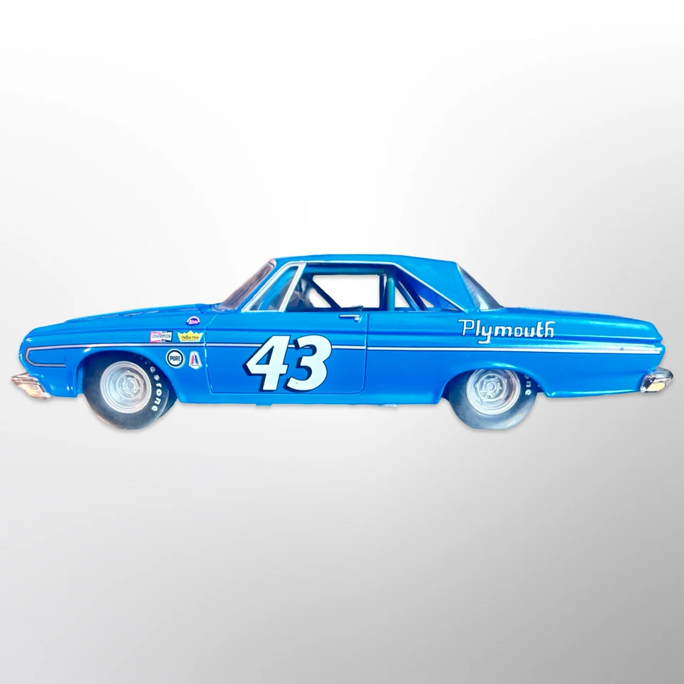 Richard Petty #43 1964 Plymouth 1/24 Racing Champions Petty Racing 50th Anv. Car - Image 3 of 4