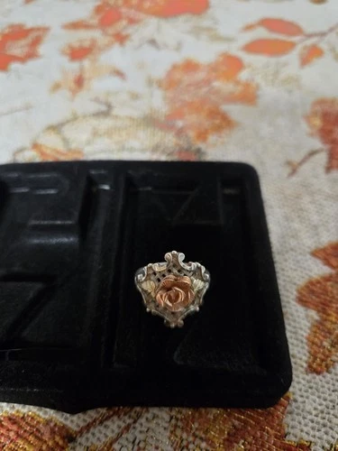 Women's Black Hills Gold Ring With Rose Design. Vintage And Unique!!  Size 7
