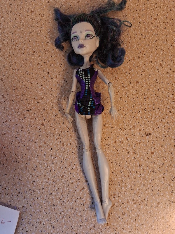 B4 Monster High Elle Eedee Doll Boo York Barbie Doll Pre-owned