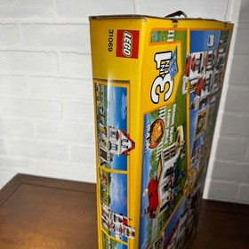 LEGO CREATOR: Modular Family Villa (31069)-DAMAGED BOX-Brand New-Sealed