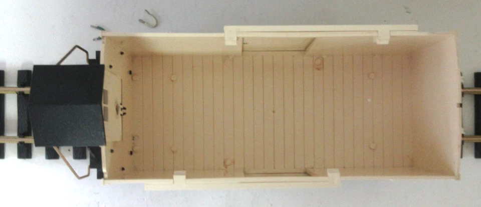 LGB 4026 Beck's Beer Car w/Raised Brakeman Compartment w/Metal Wheels no roof - Image 3 of 4