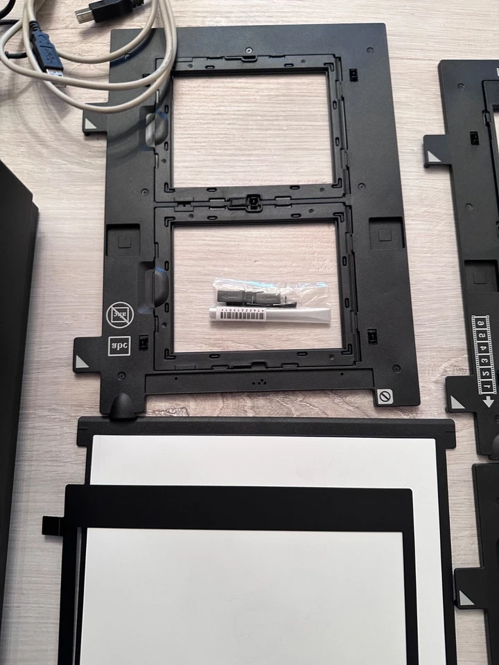 Epson Perfection V700 Scanner Foto Dia Negativo Supporto Win 10 11 A4 Film Libro - Immagine 4 di 4