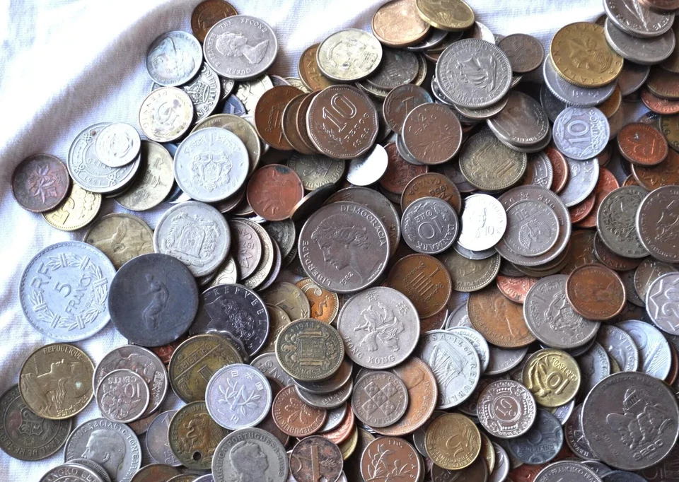 OVER 4 Pounds Of Vintage World Coins Unsearched Bulk Lot Of Mixed Foreign Coins - Image 3 of 4