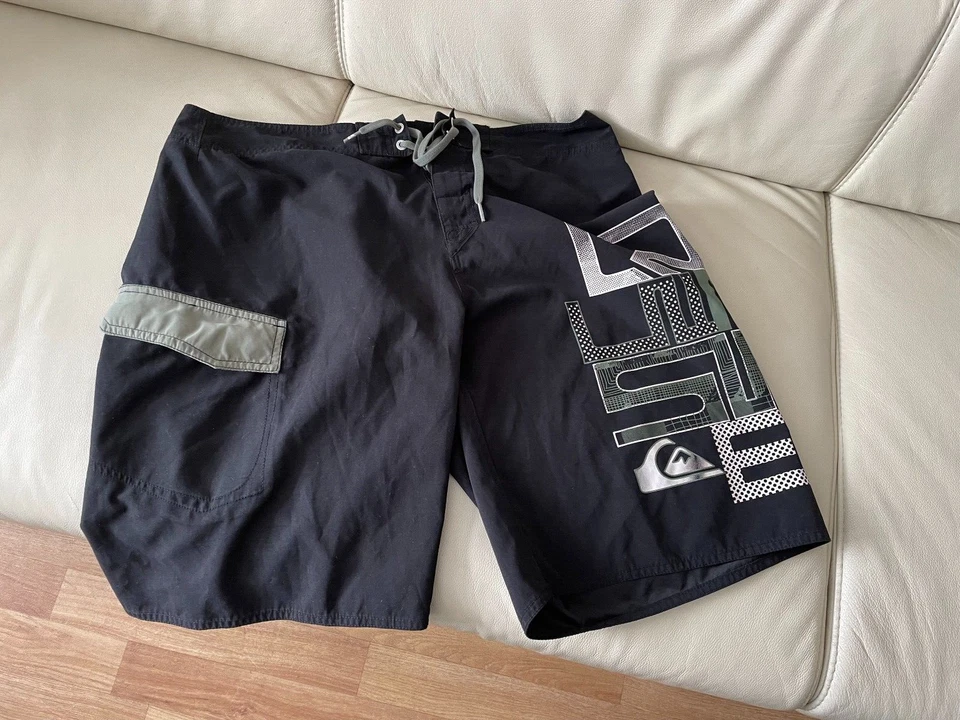 Quicksilver stylische Herren Beachshorts /Badeshorts Schwarz Gr. 34 (L/XL)