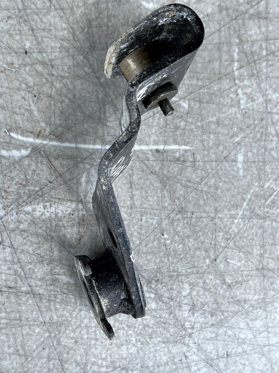 1992 NISSAN 300ZX (2+0) FRONT DOOR LATCH UPPER STOPPER STRIKE