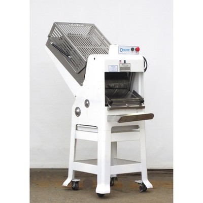 Oliver 797-32NC Gravity Feed Bakery Bread Slicer 1/2'' Cut Artisan Bread