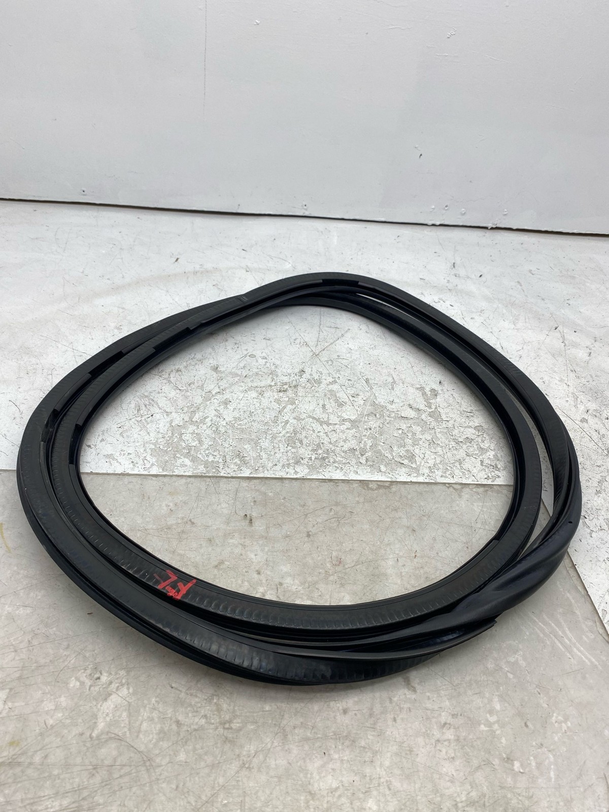Bentley Flying Spur 2014-2018 FRONT+LEFT Weatherstrip
