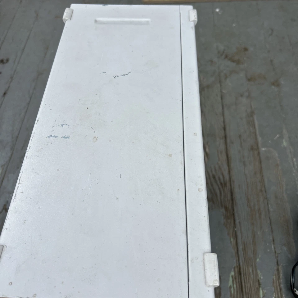 Vintage Gateway 2000 P5-133 Beige Full Tower w/ Powers In Untested - Image 3 of 4