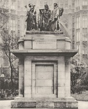 LONDON. The Burghers of Calais in the Victoria tower gardens 1926 old print