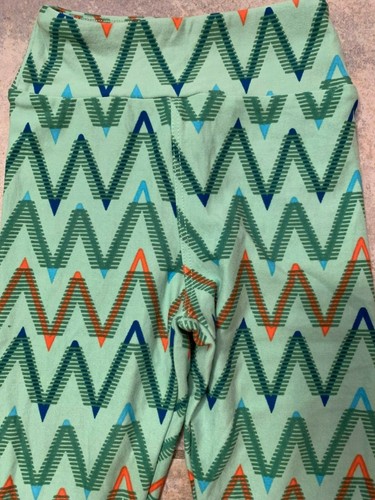 Girls LuLaRoe Kids Size S M 2T - 6 Legging Pants Green V Pattern JC002-2 102016 - Picture 2 of 3