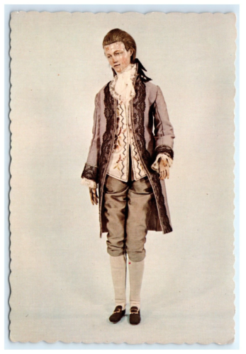 Carte postale poupée homme sculptée en bois 18ème siècle - Photo 1 sur 2