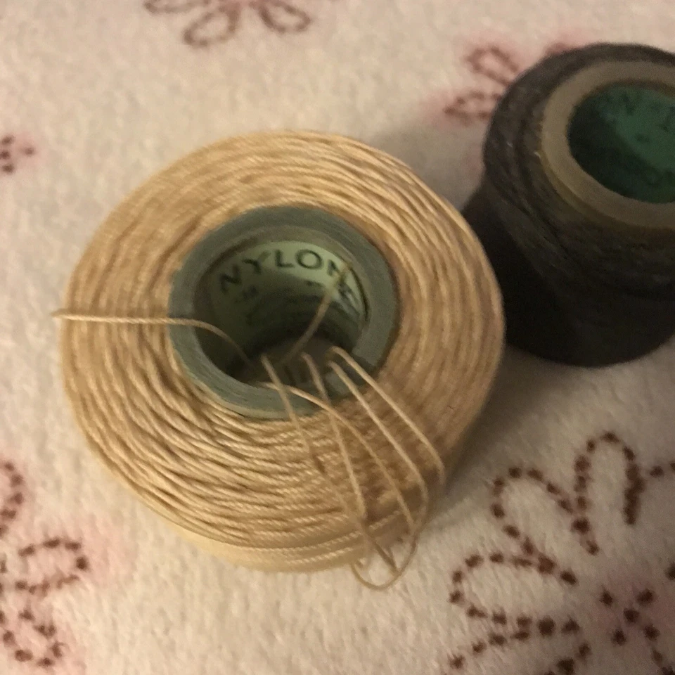 LOT Conso Heavy-Duty Nylon Hand Sewing Thread 2 oz Spool Beige + 1/2 Spool Brown - Image 3 of 4