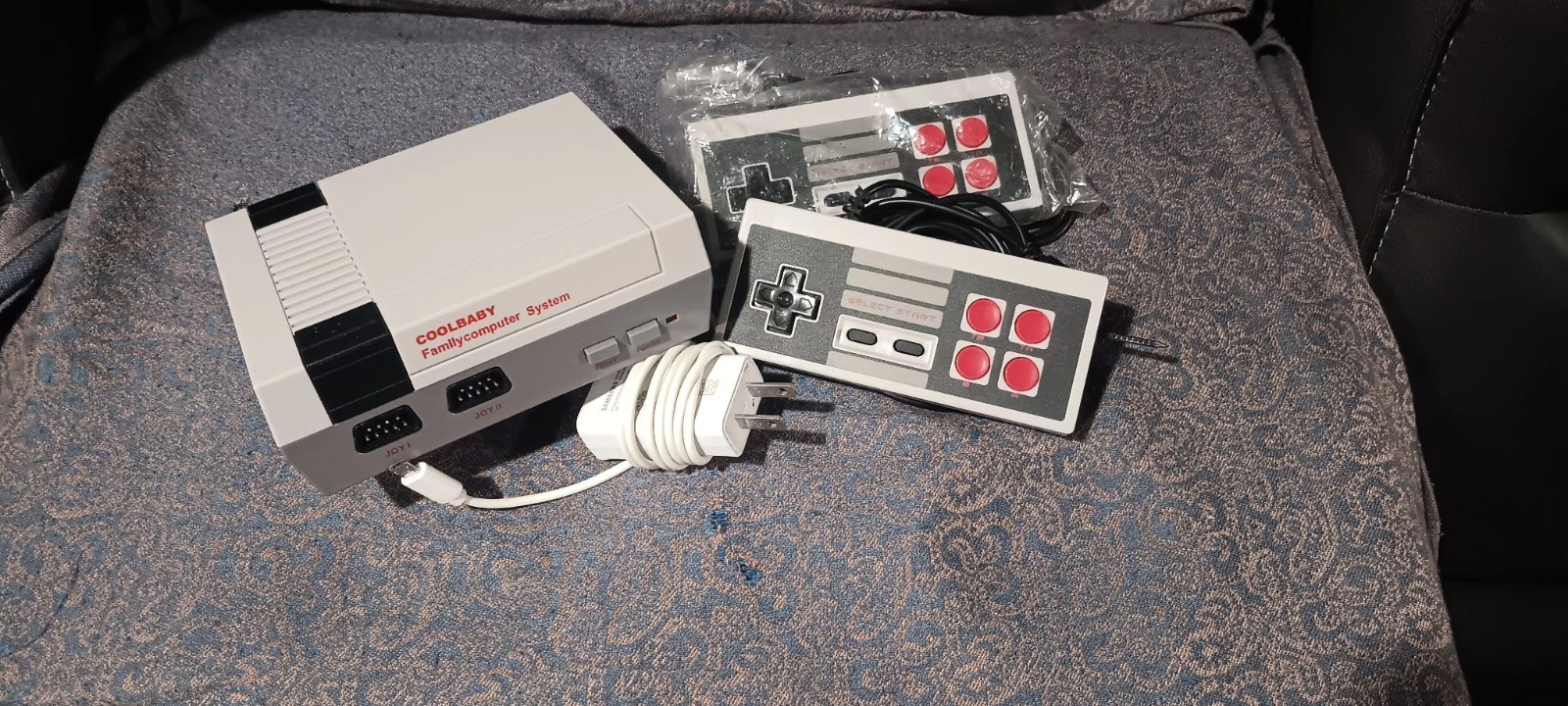 Coolbaby RS-41 Microconsole Familycomputer System Gray Game AV Cables Adapter