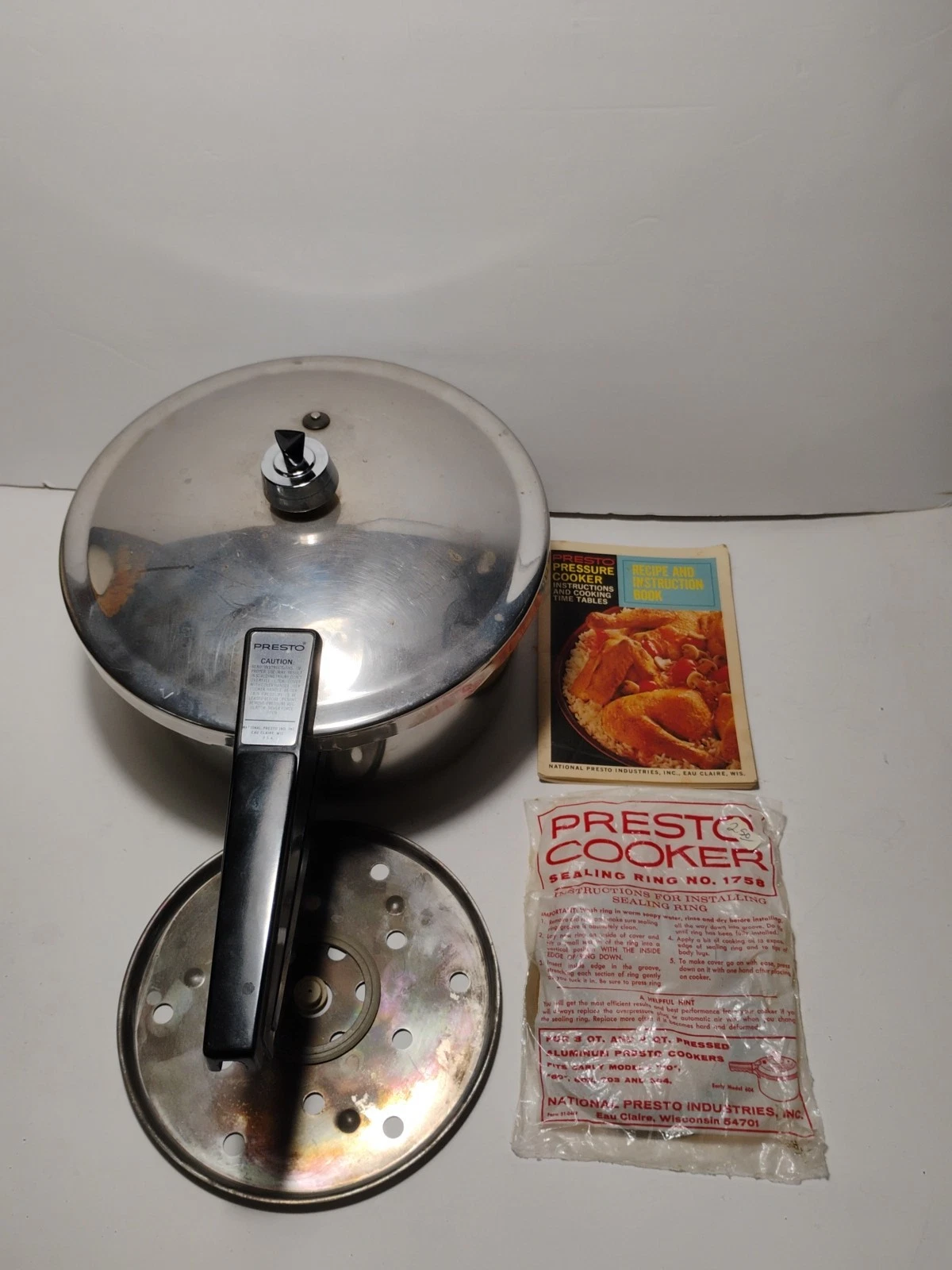Vintage Presto Pressure Cooker 4 Quart Model 01 PCS4 377 Weighted Jiggler 1970’s