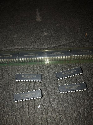 4 Stück ON Semi MC74HC273AN (SN74HC273N) 8 x D-FLIPFLOP + CLEAR, 20 Pin