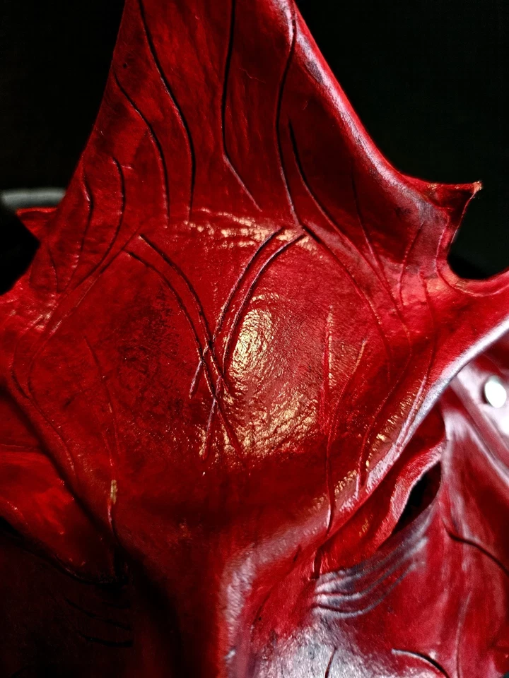 MASCARILLA "DEVIL KAT" CUERO - HECHA A MANO Foto 3 de 4