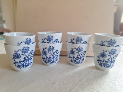 8 Kaffee-Tee-Becher Kahla Porzellan Zwiebelmuster