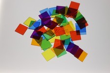 50 x ASSORTED COLOUR TRANSPARENT SQUARE PLASTIC COUNTERS TILES - FREE P + P