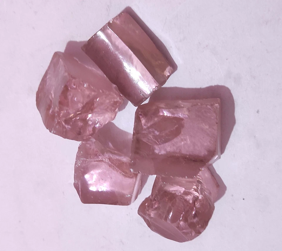 A+Natural 1500 Ct Top Quality Big Zircon Rough Mineral Pink Color Gemstone 5 Pcs - Image 4 of 4