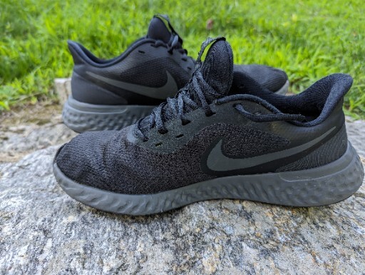 Nike Men's Size 13 Revolution Black Anthracite Athletic Running