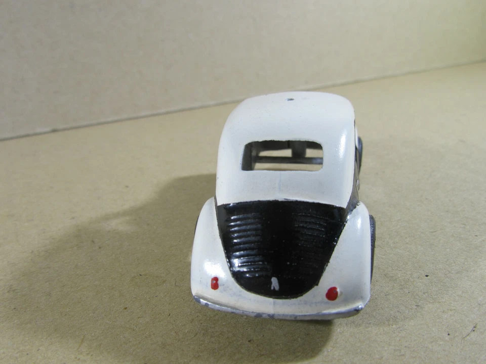 850R 1957'S CIJ 3/49 France Renault 4cv Police Parisienne Repaint 1:45 - Image 4 of 4