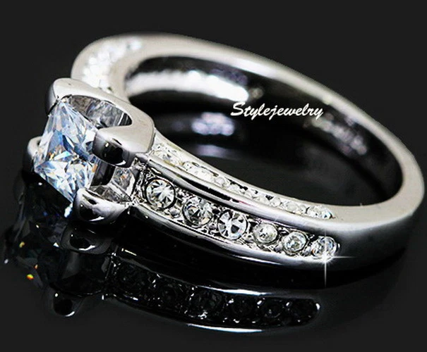 White Gold Plated Princess Cut Engagement Ring Made With Swarovski Crystal R116 — 第 2/4 张图片
