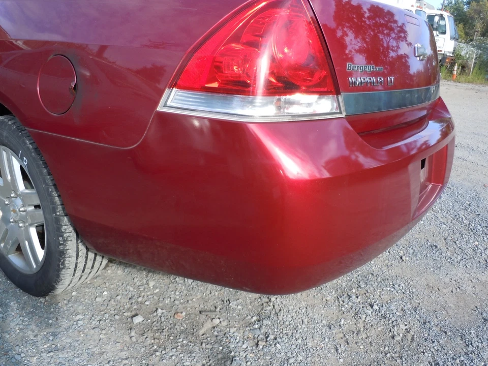 Cubierta de parachoques trasero Chevrolet Impala 2006-2016 doble escape U301N Foto 2 de 3