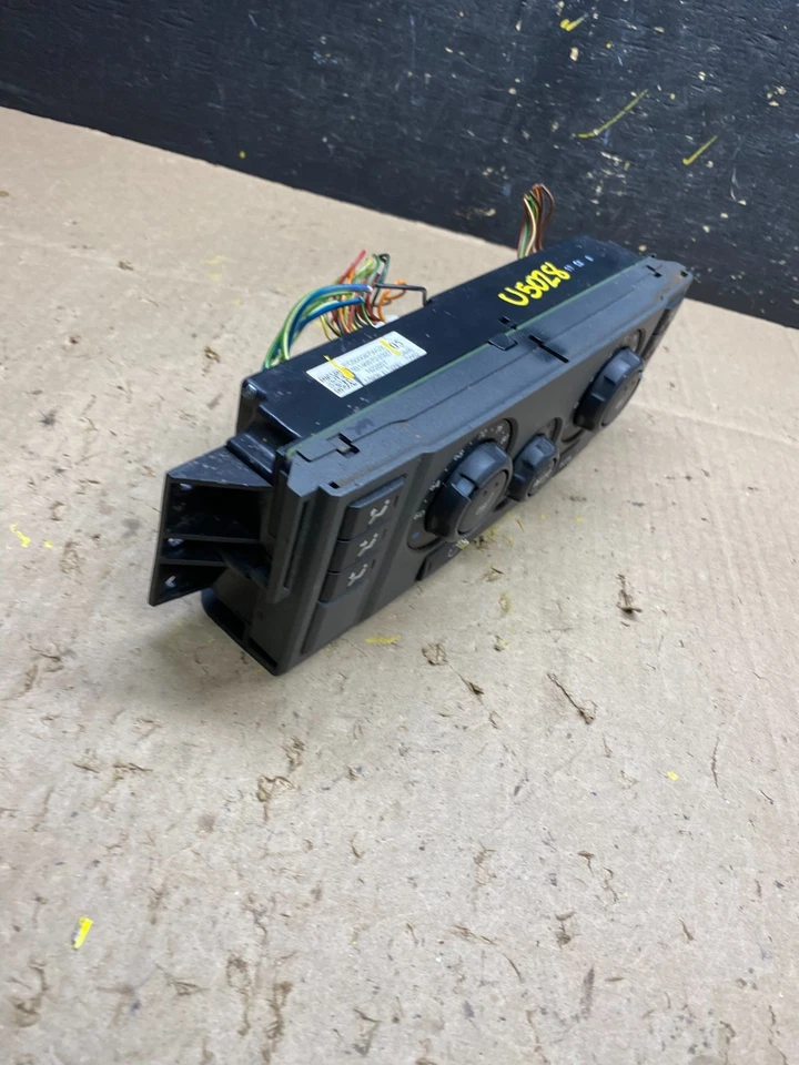 2005 to 2007 Land Rover Range LR3 AC Heater Climate Control Module U5028 DG - Image 2 of 4