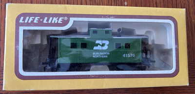 #ad Vintage Life Like HO Scale Burlington Northern BN Green Caboose Car NIB 8530 $17.86