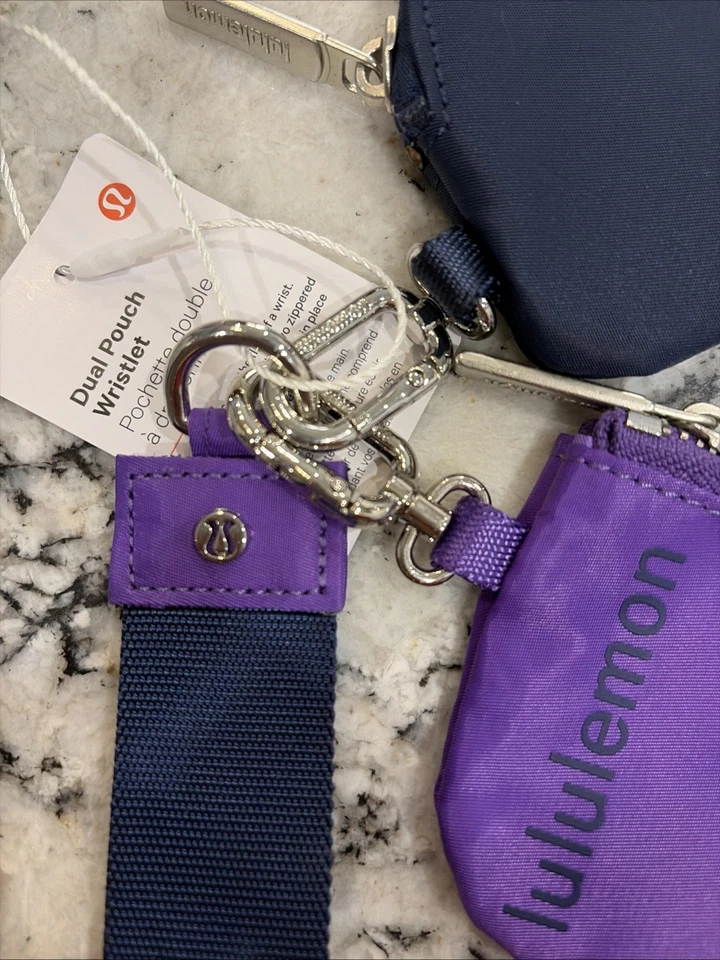Cartera Muñequera Lululemon Doble Bolsa Púrpura y Azul Marino Foto 4 de 4