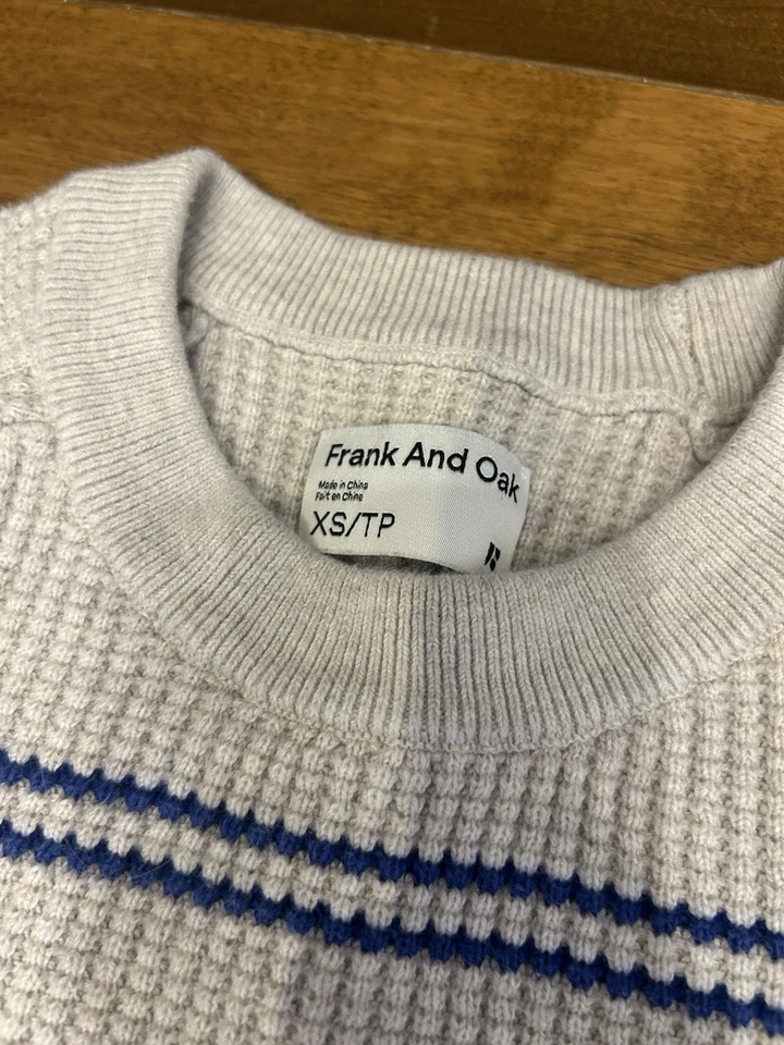 Suéter Frank and Oak Hombre 100% Algodón, Talla XS, Blanco con Rayas Azules Foto 2 de 3