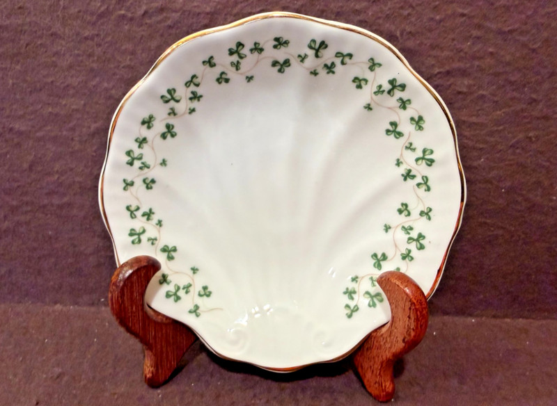 ROYAL TARA Irish Shamrock Bone China Cream Shell Trinket Dish St. Patrick's Day