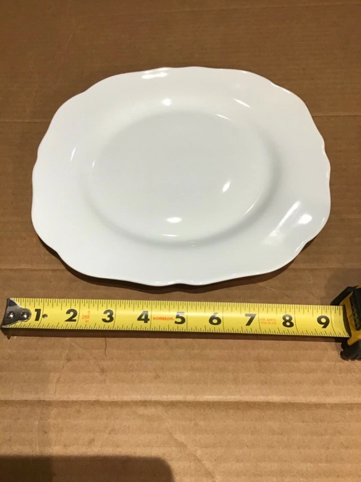 Cynthia Rowley New York China 9.25” White Dinner Plate In Excellent Condition - Image 4 of 4