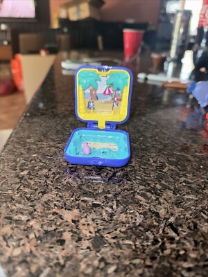 Tiny Places Polly Pocket Compact Beach Surfboard Dolphin Tropical Mattel 2019